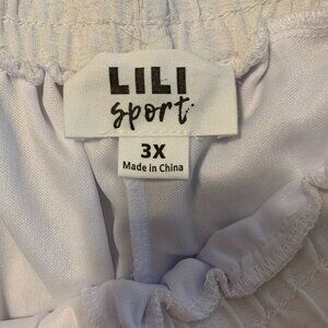 Lili Sport Women's White Shorts w/Floral Design, Size 3X, NWT